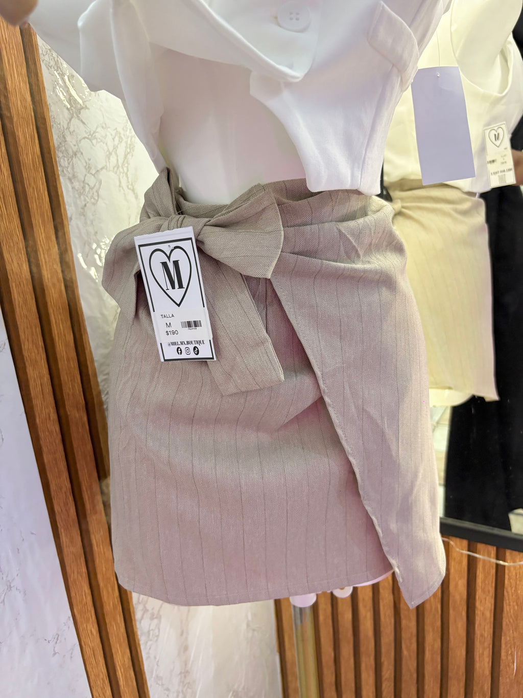 Falda nudo asimétrica “G”