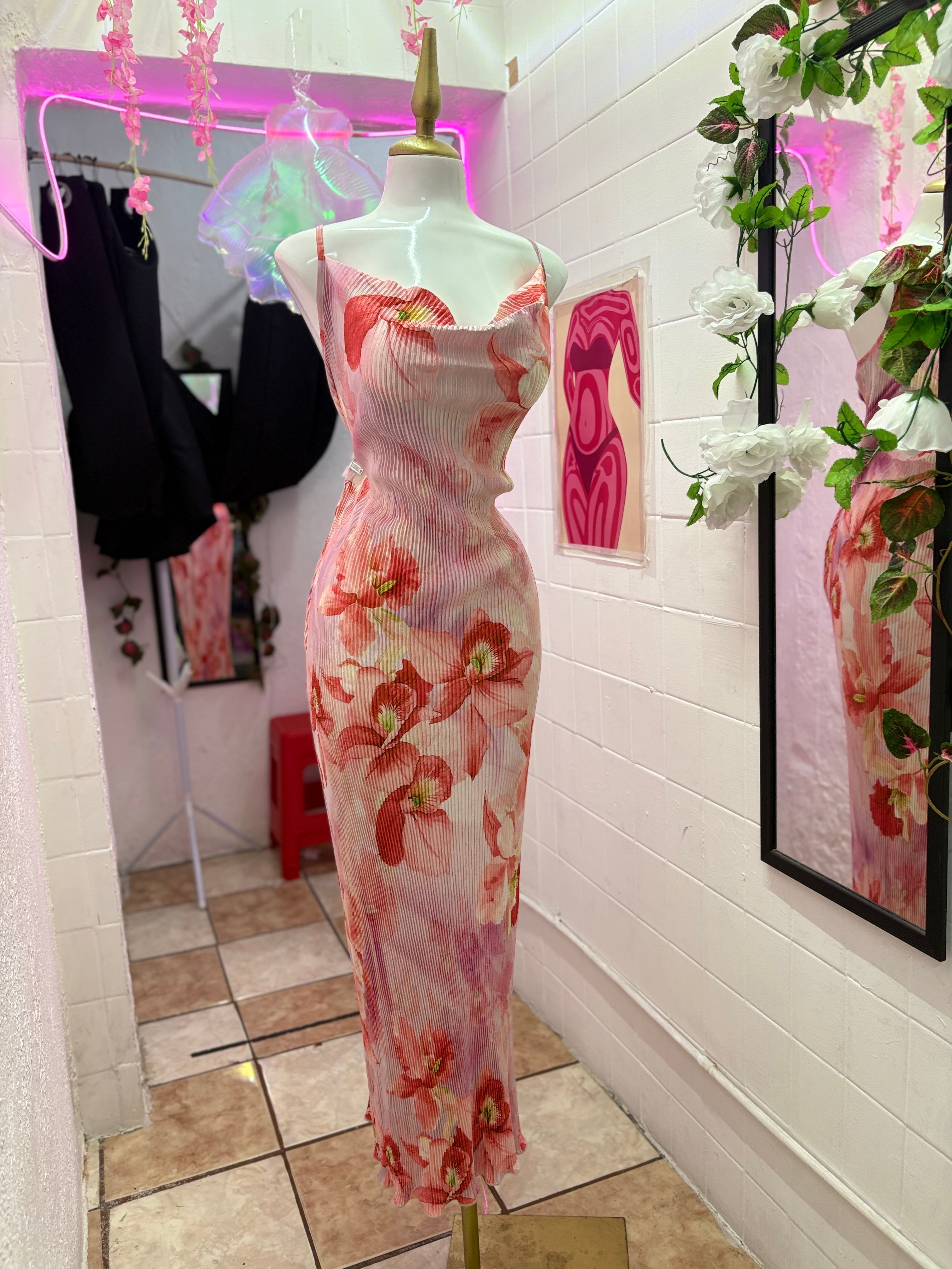 Vestido floral plisado