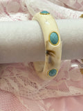 Brazalete acrílico remaches